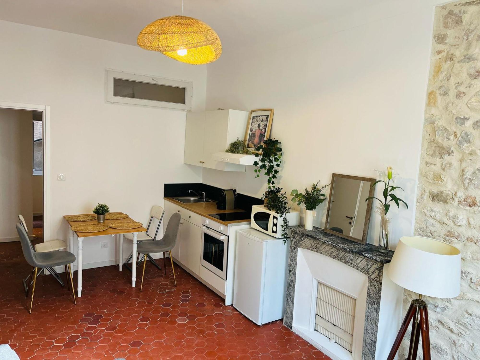 Studio En Plein Coeur Du Vieil Antibes, Vue Sur Place Romantique Esterno foto